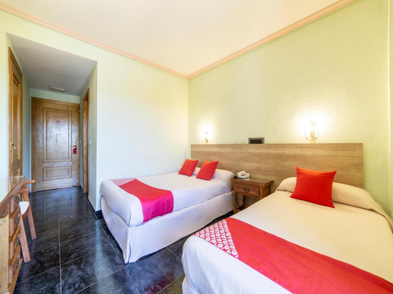 Hotel El Prado By Vivere Stays Carrascosa del Campo Exterior photo