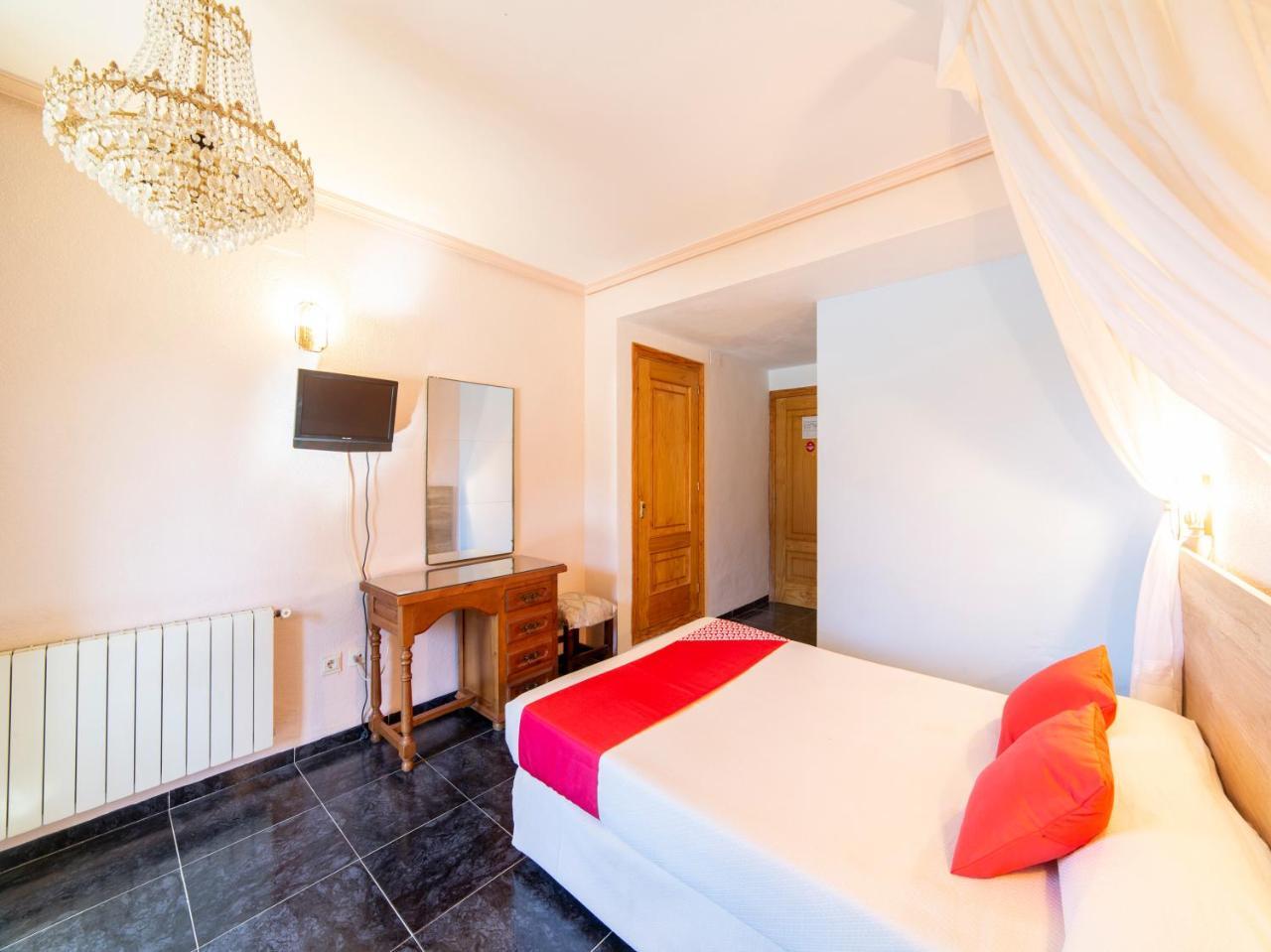 Hotel El Prado By Vivere Stays Carrascosa del Campo Exterior photo