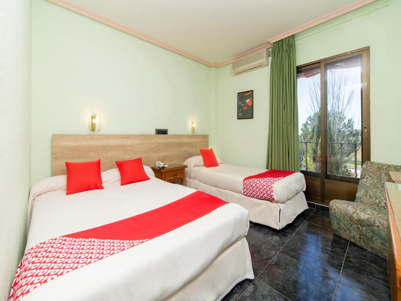 Hotel El Prado By Vivere Stays Carrascosa del Campo Exterior photo